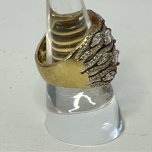 Gold Tone White Crystal Cocktail Ring Size 7.75 - Picture 2 of 8